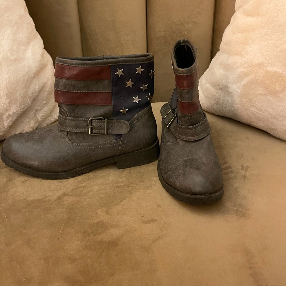 Flag boots